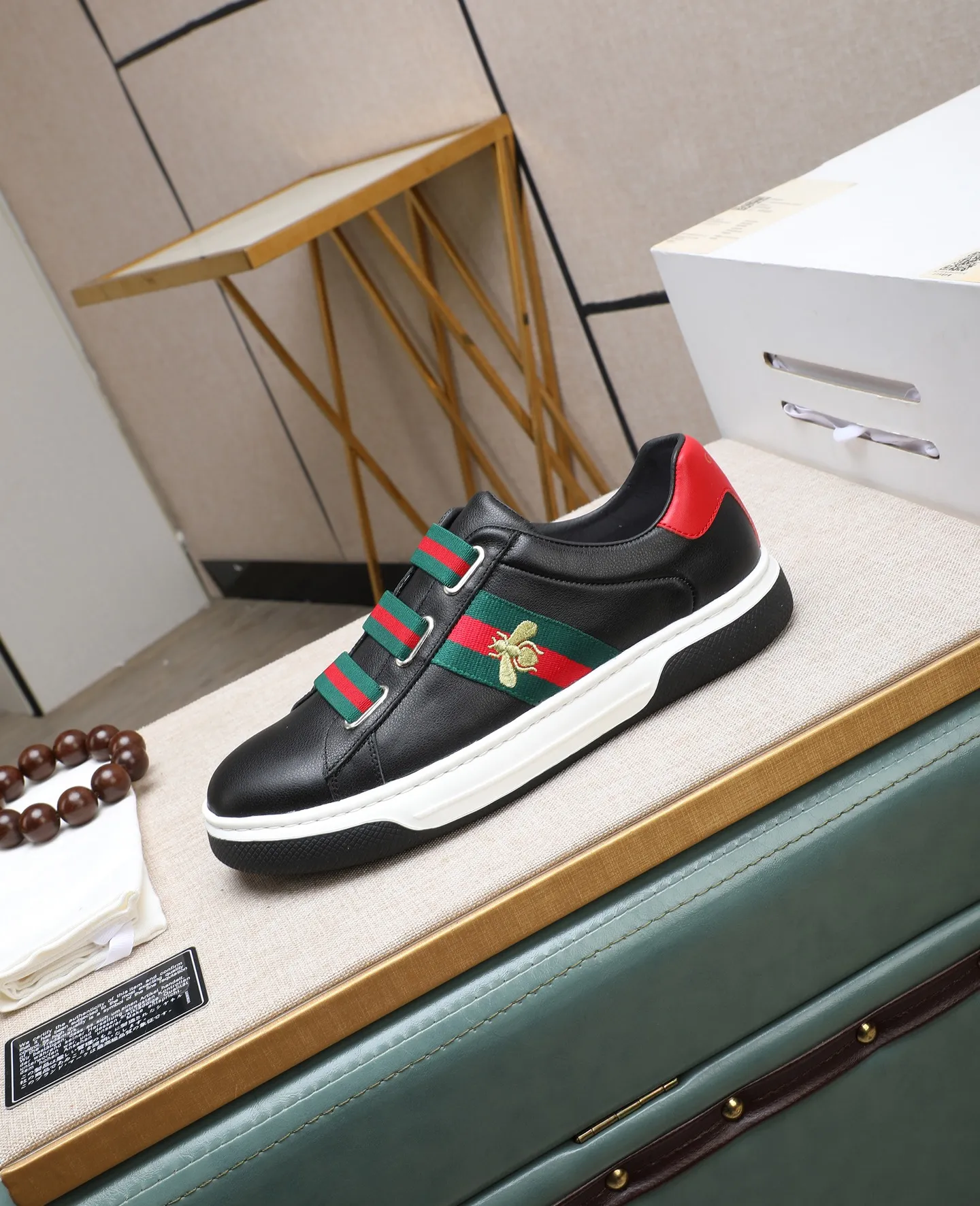 Men's shoes 💰480 GUCCI🔍🔍The latest models are available simultaneously at the counter. Original calfskin imported from Italy, genuine leather lining, (high-end, extravagant, and classy) with exquisite workmanship. Soles: Original soles specially provided by the original factory. ⚠Exclusive double-layer movable molded soles are super comfortable⚠. Photos of the real thing. 🎬The real thing is even better.